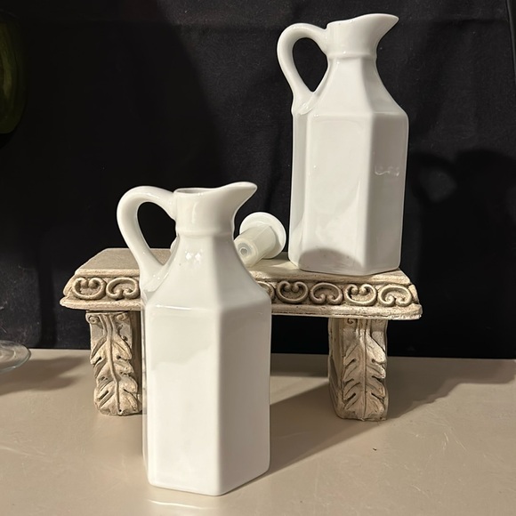 2 White Xcell cruets. 6”H - Picture 5 of 11